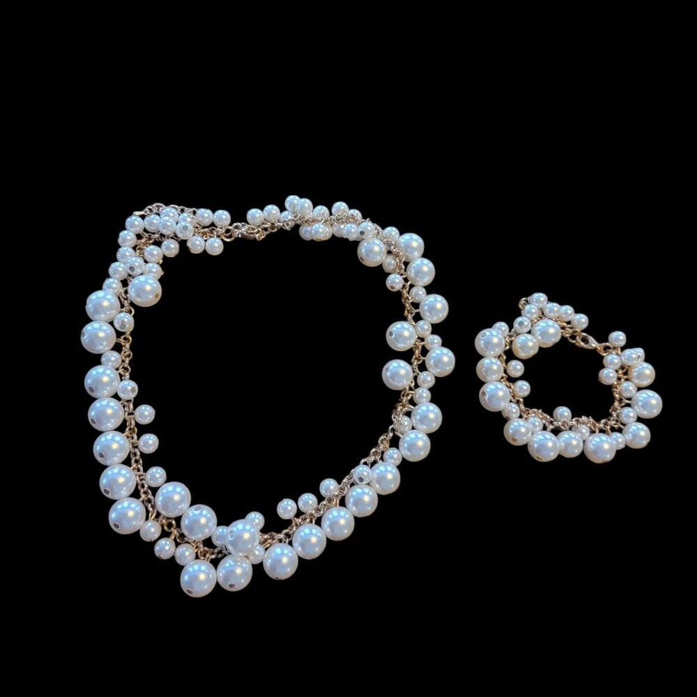 Vintage Beautiful Necklace & Bracelet Set in Faux Pearl and Gold Tone Setting